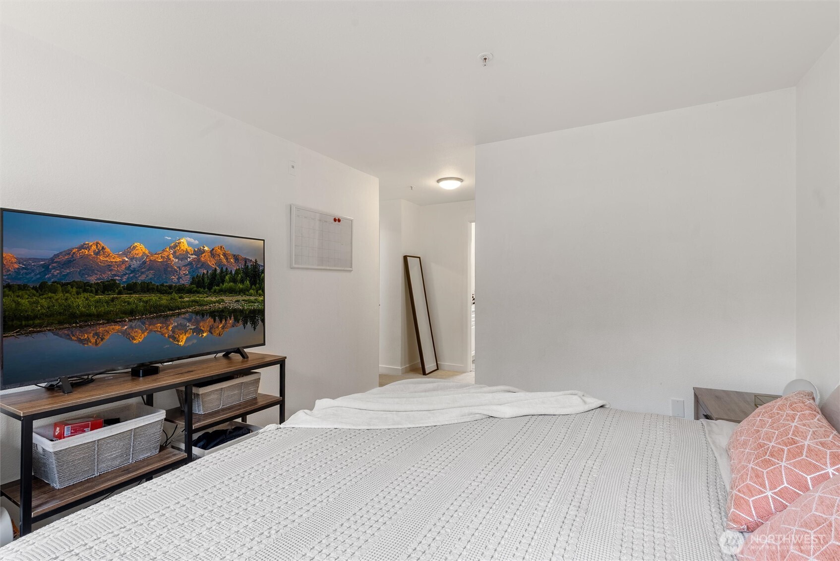 23325 Cedar Way #G105, Mountlake Terrace, WA 98043
