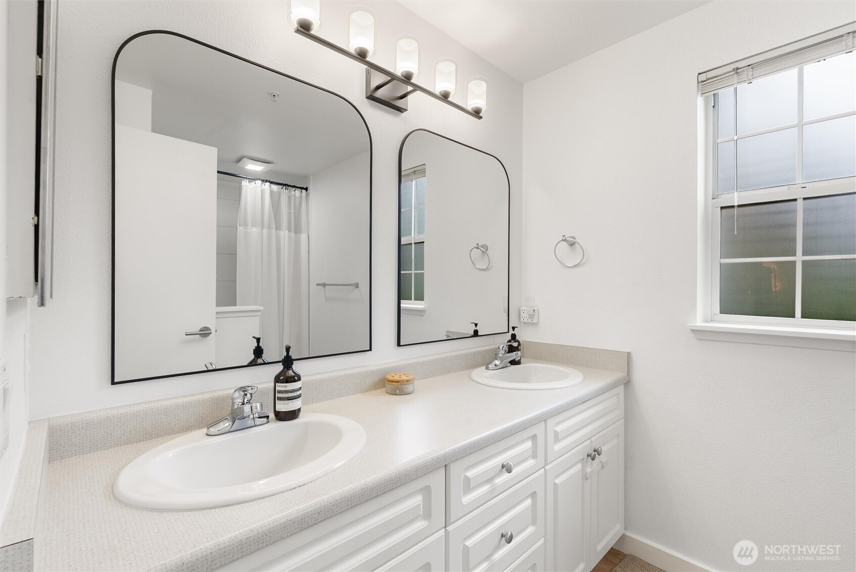 23325 Cedar Way #G105, Mountlake Terrace, WA 98043