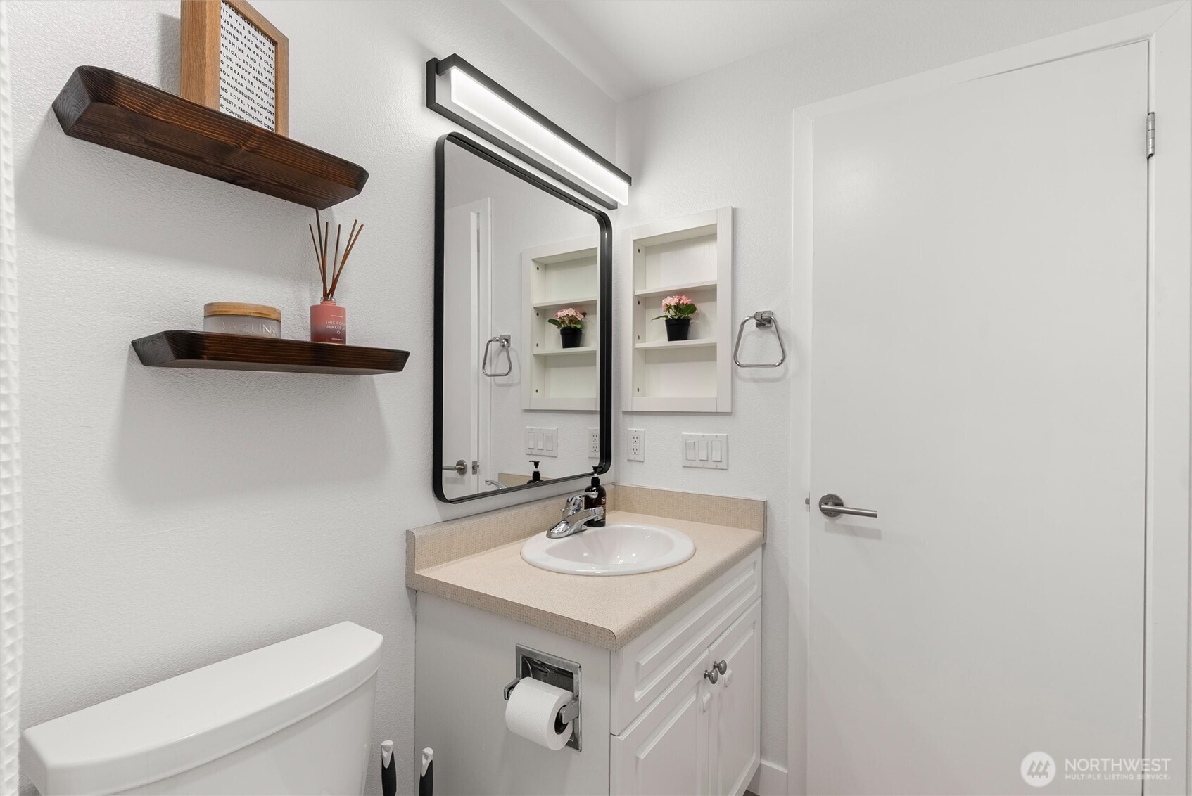 23325 Cedar Way #G105, Mountlake Terrace, WA 98043