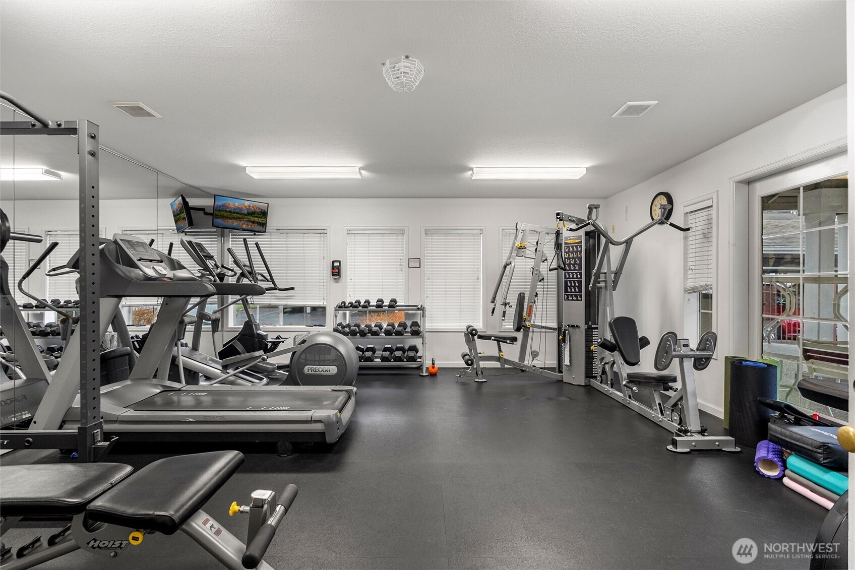 23325 Cedar Way #G105, Mountlake Terrace, WA 98043