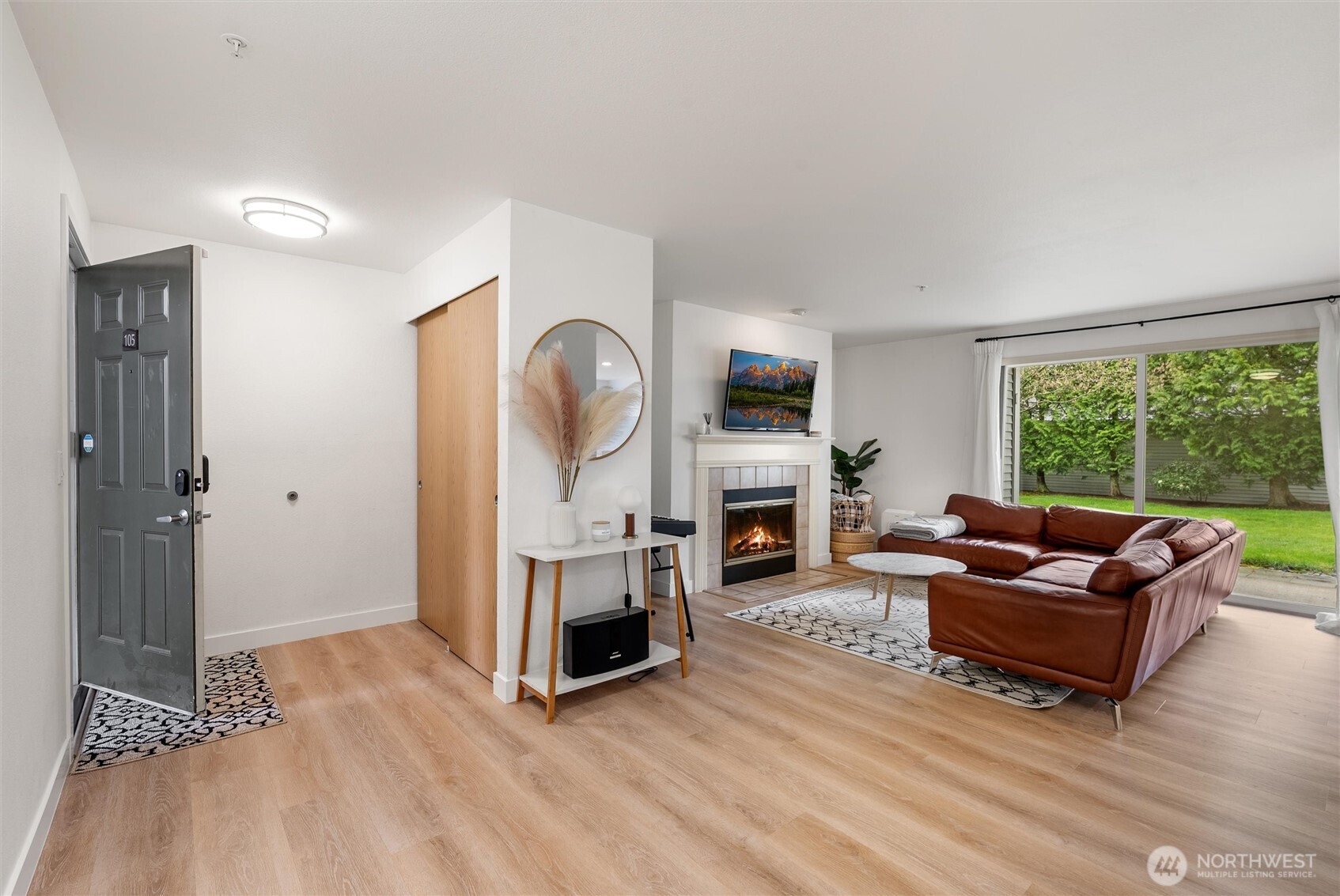 23325 Cedar Way #G105, Mountlake Terrace, WA 98043
