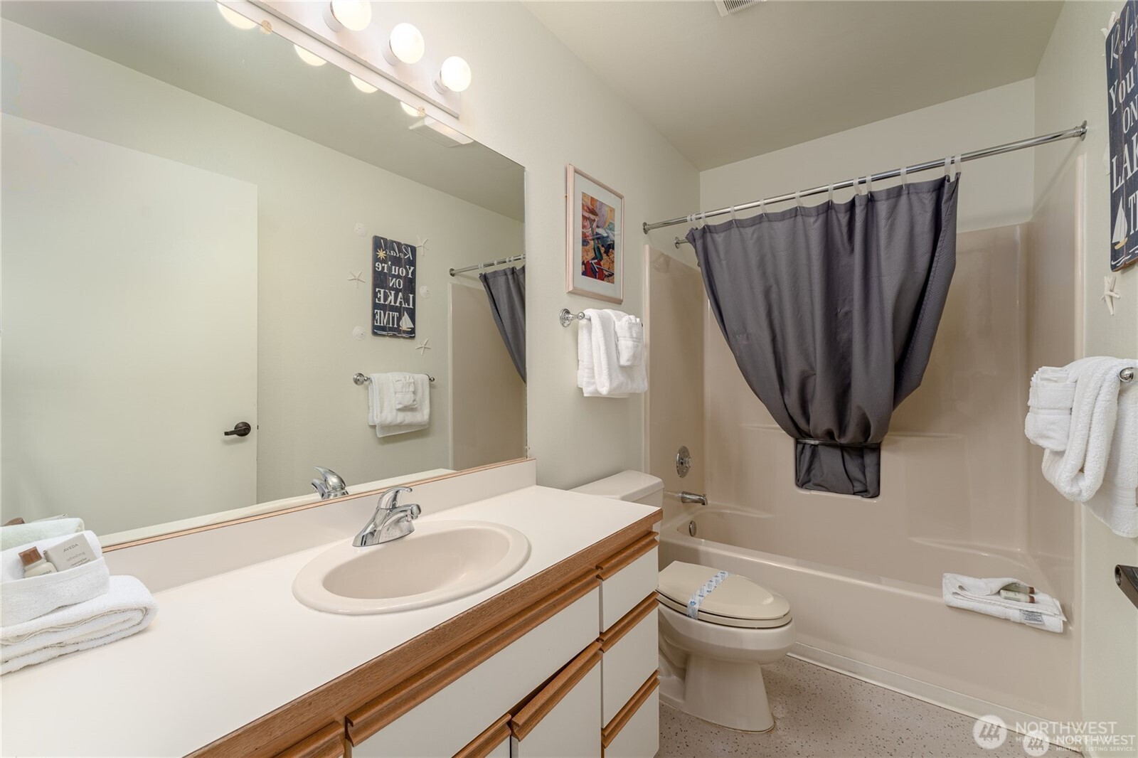 1 Tennis 655-I2 , Manson, WA 98831