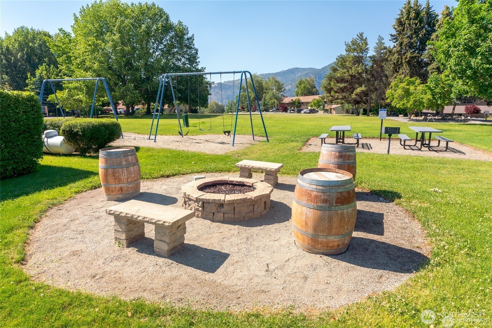 1 Tennis 655-I2 , Manson, WA 98831