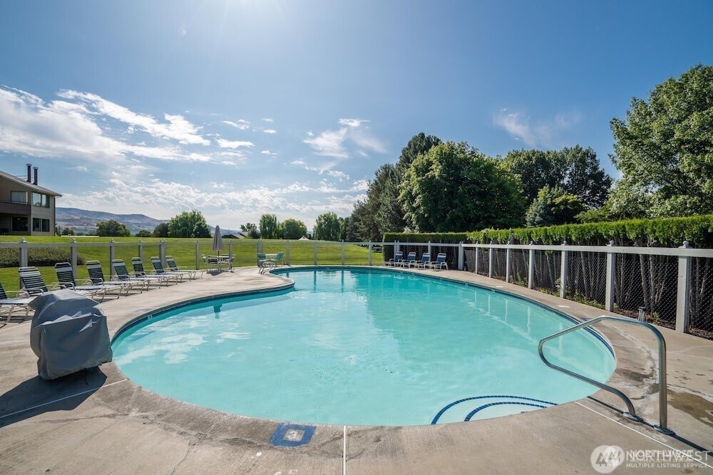 1 Tennis 655-I2 , Manson, WA 98831