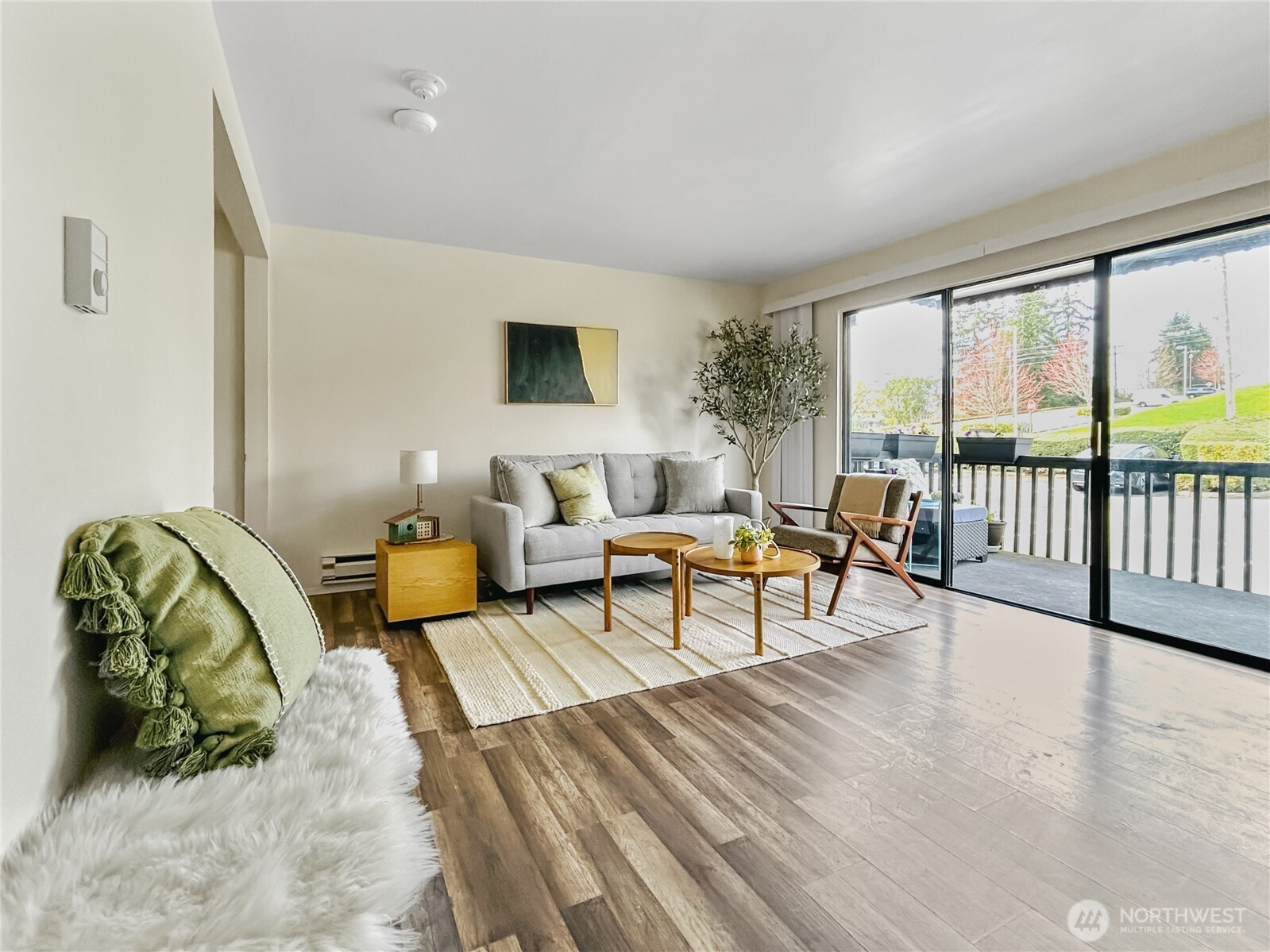 19411 56th Avenue W #220, Lynnwood, WA 98036