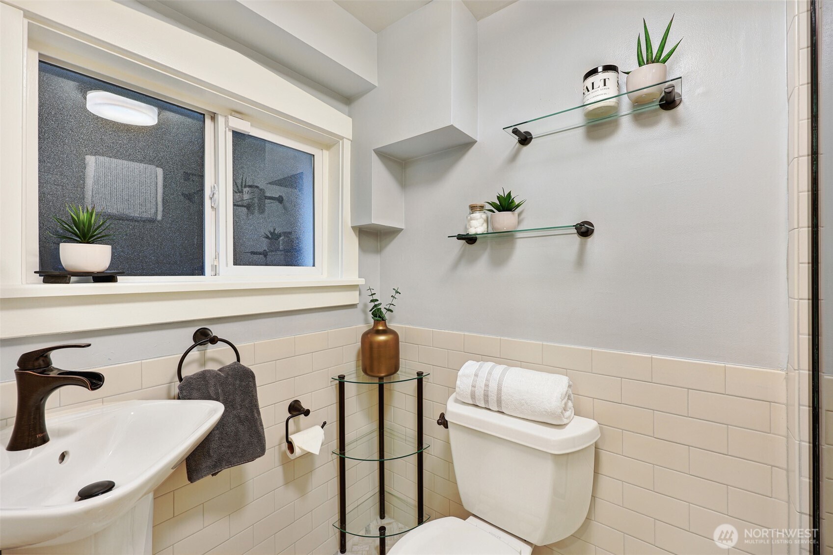 1910 N 38th Street , Seattle, WA 98103