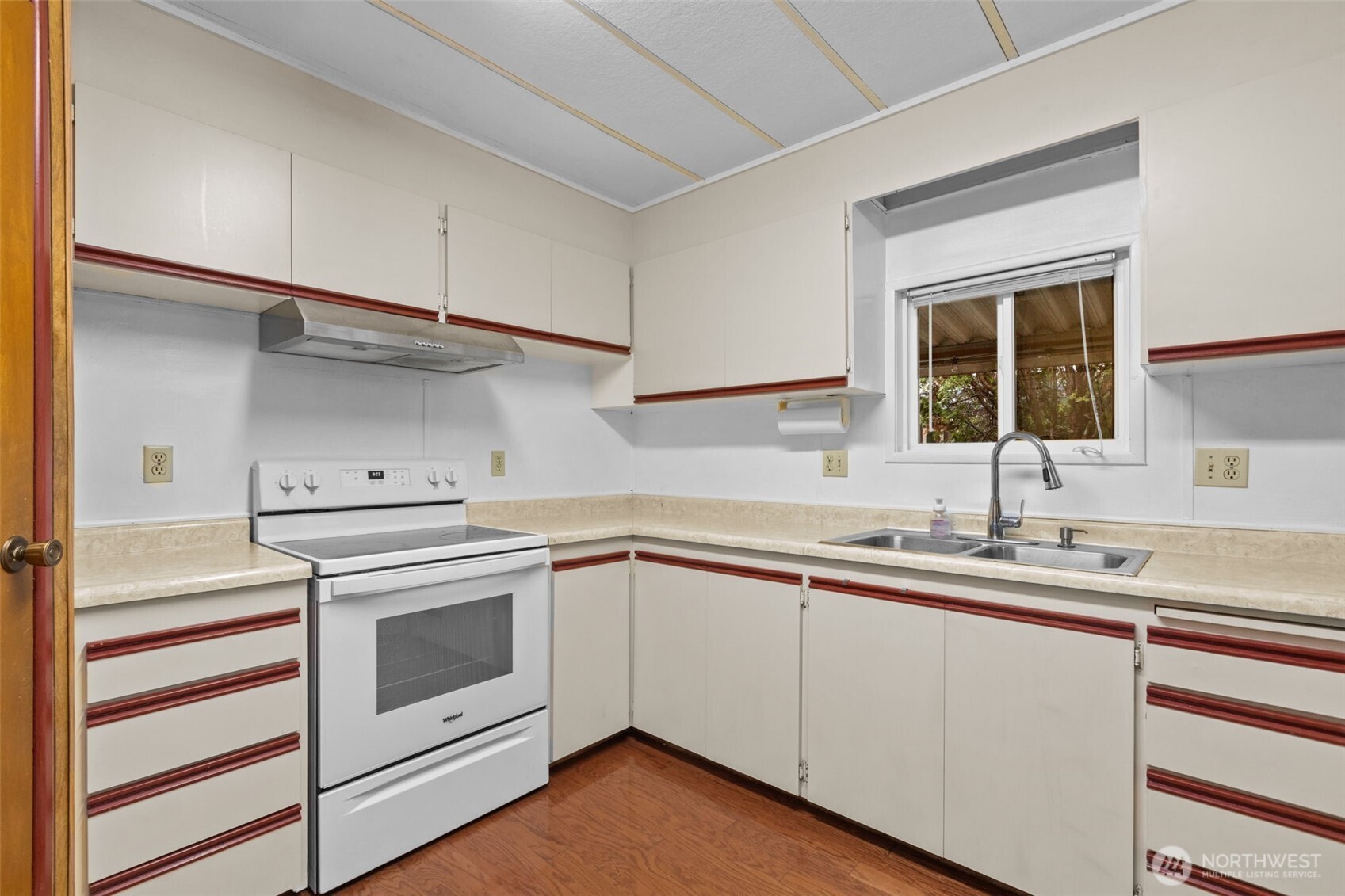 21911 SE 107th Place #15, Kent, WA 98031