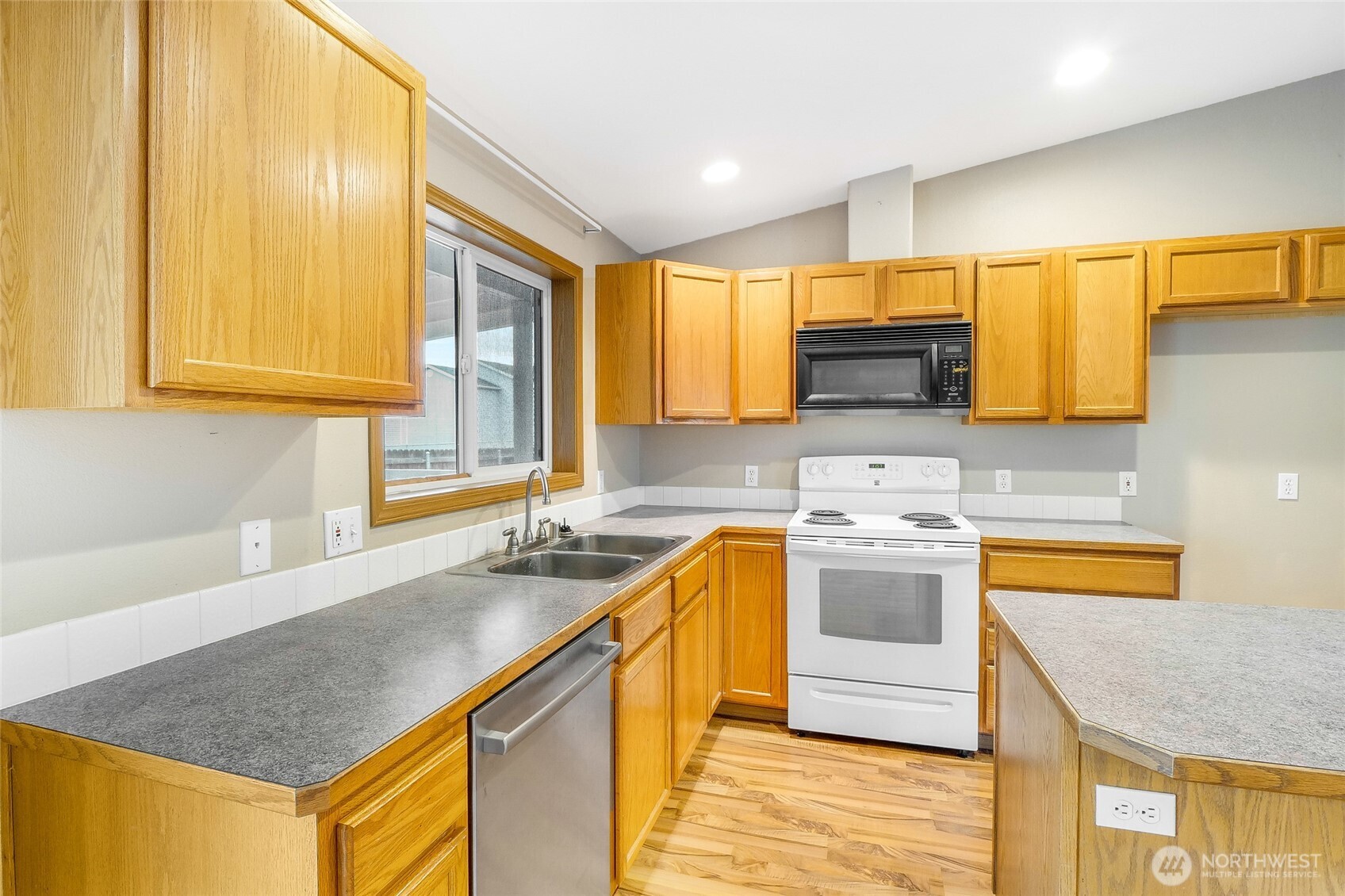 230 NE K Street , Ephrata, WA 98823