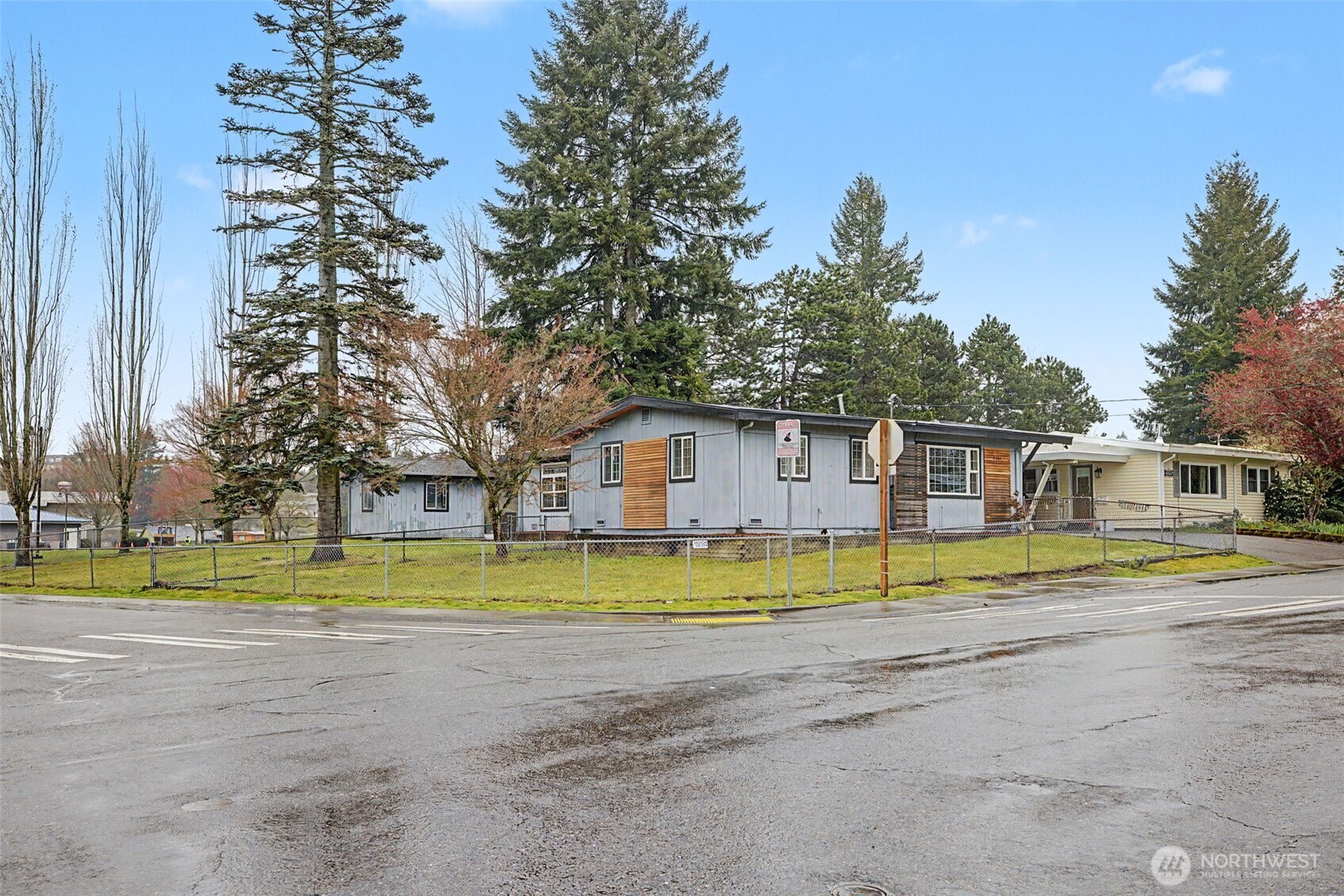 2502 NE 7th Street , Renton, WA 98056