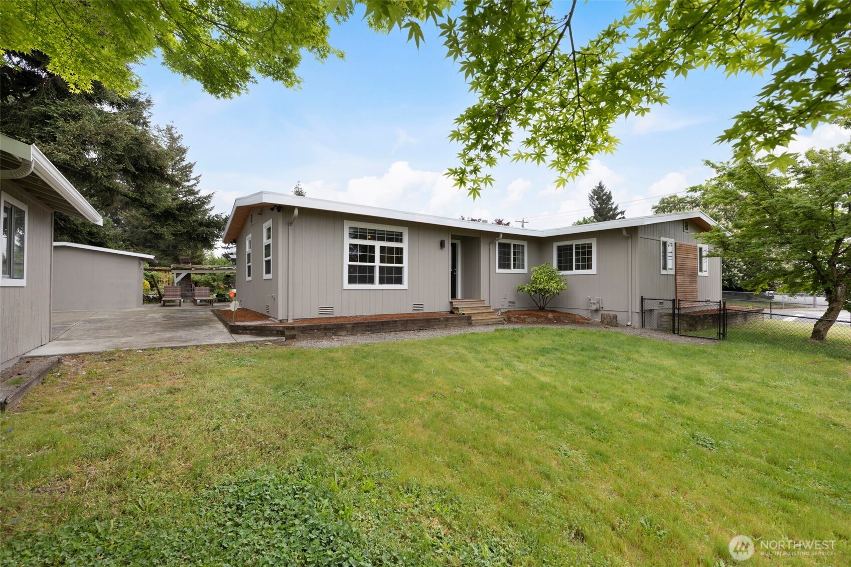 2502 NE 7th Street , Renton, WA 98056