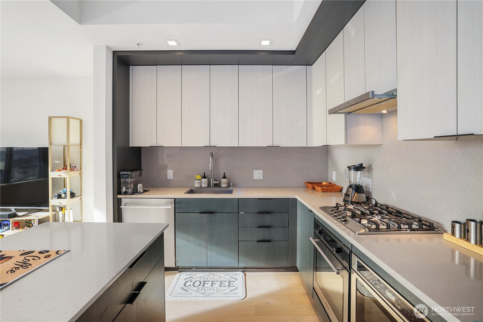 590 1st Avenue S #1005, Seattle, WA 98104