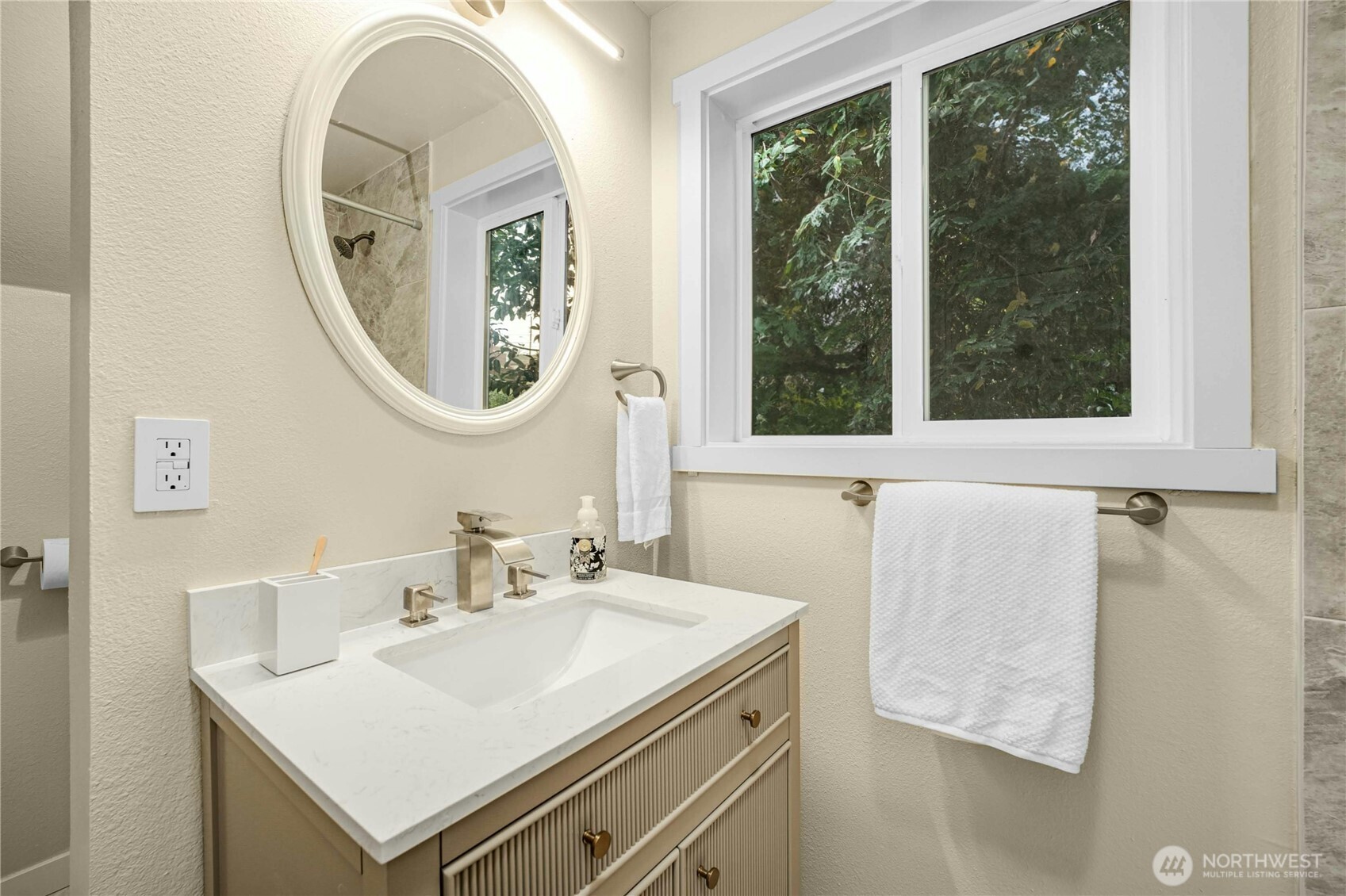 9919 Arrowsmith Avenue S, Seattle, WA 98118