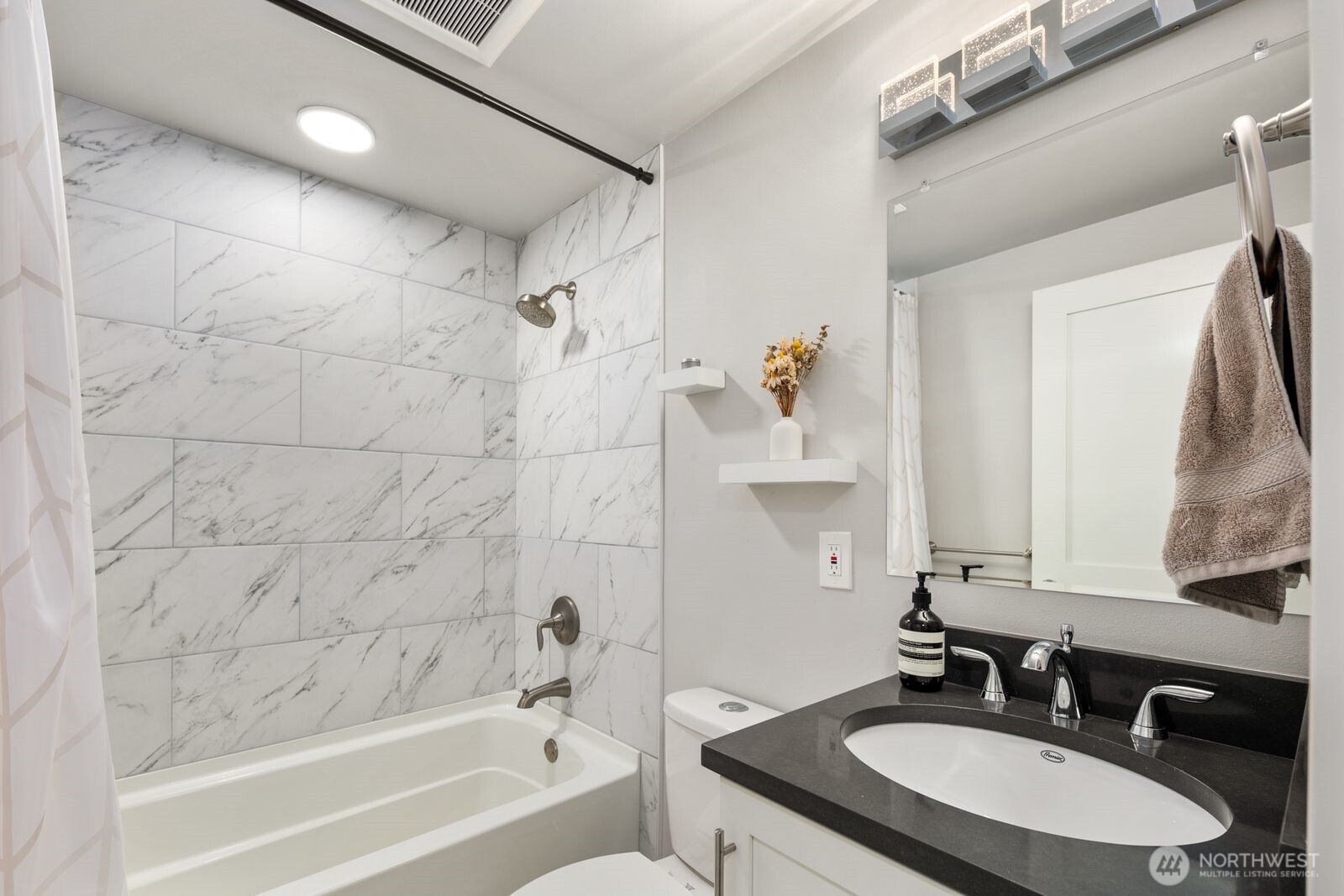 1729 18th Avenue #201, Seattle, WA 98122