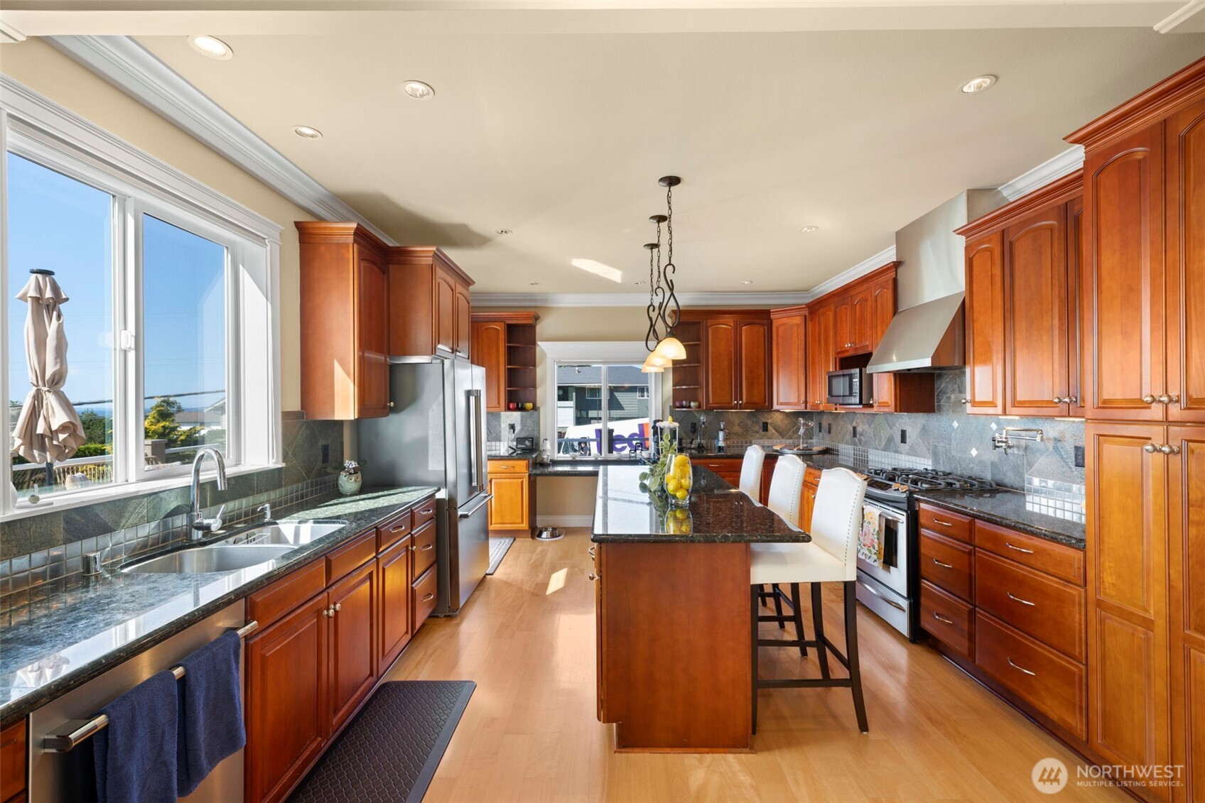 816 Walnut Street , Edmonds, WA 98020