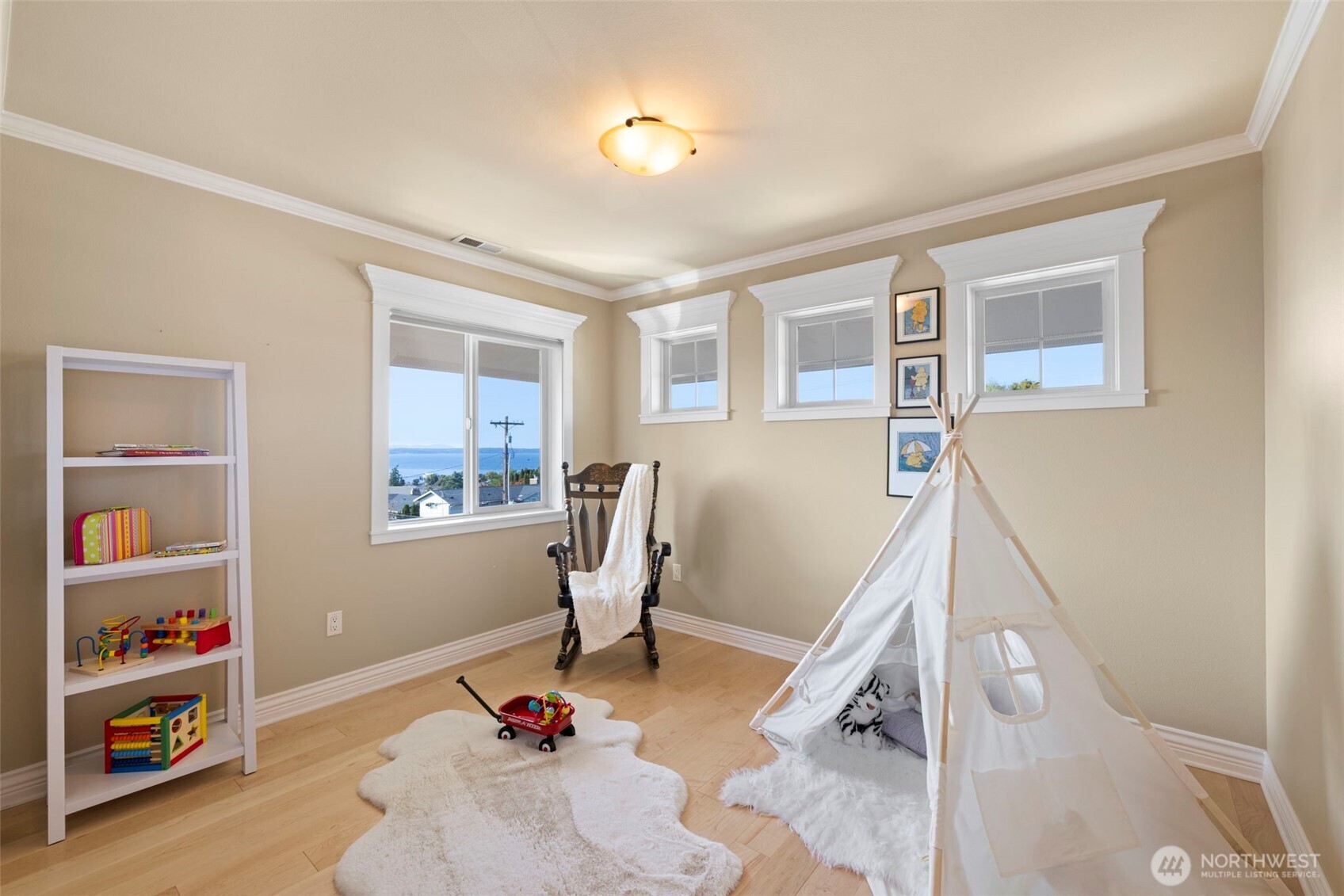 816 Walnut Street , Edmonds, WA 98020