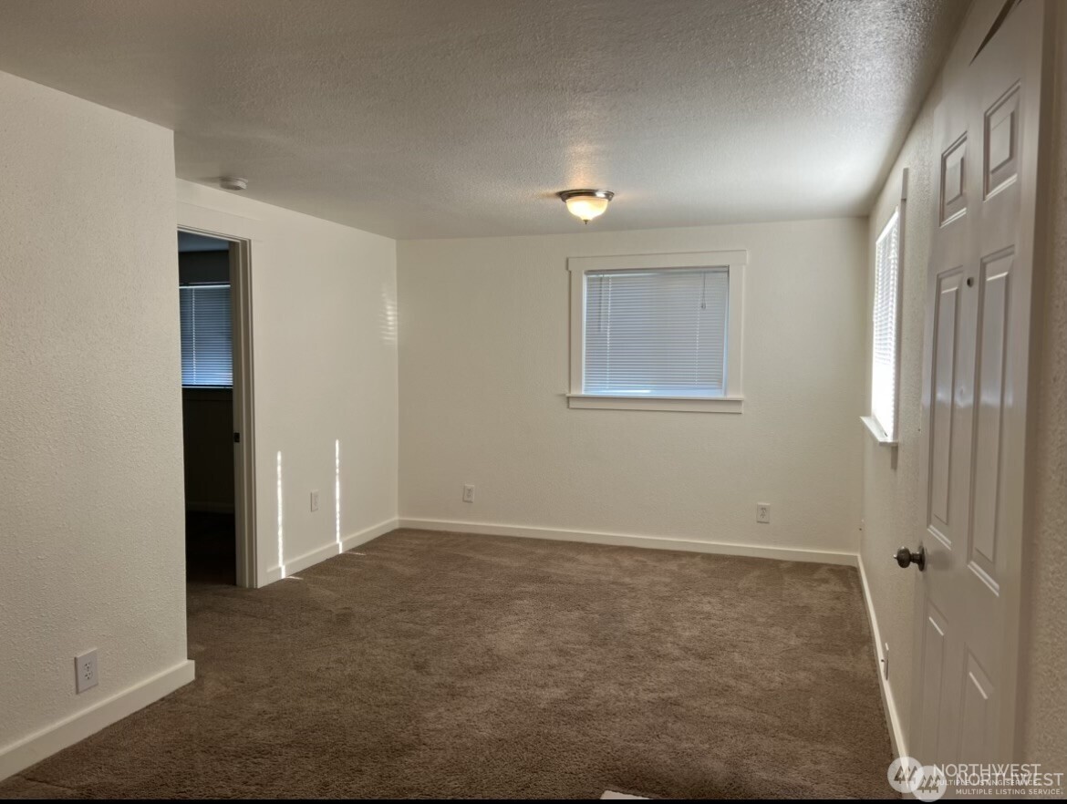 811 & 813 E Fairhaven Avenue , Burlington, WA 98233