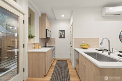 7011 9th Avenue NE, Seattle, WA 98115 - Photo 10