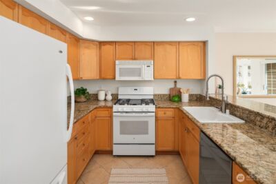 18544 NE 57th Street , Redmond, WA 98052 - Photo 8