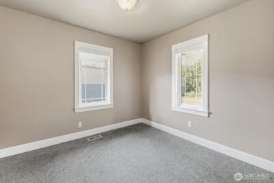 10516 E Riverside Drive , Bothell, WA 98011 - Photo 11