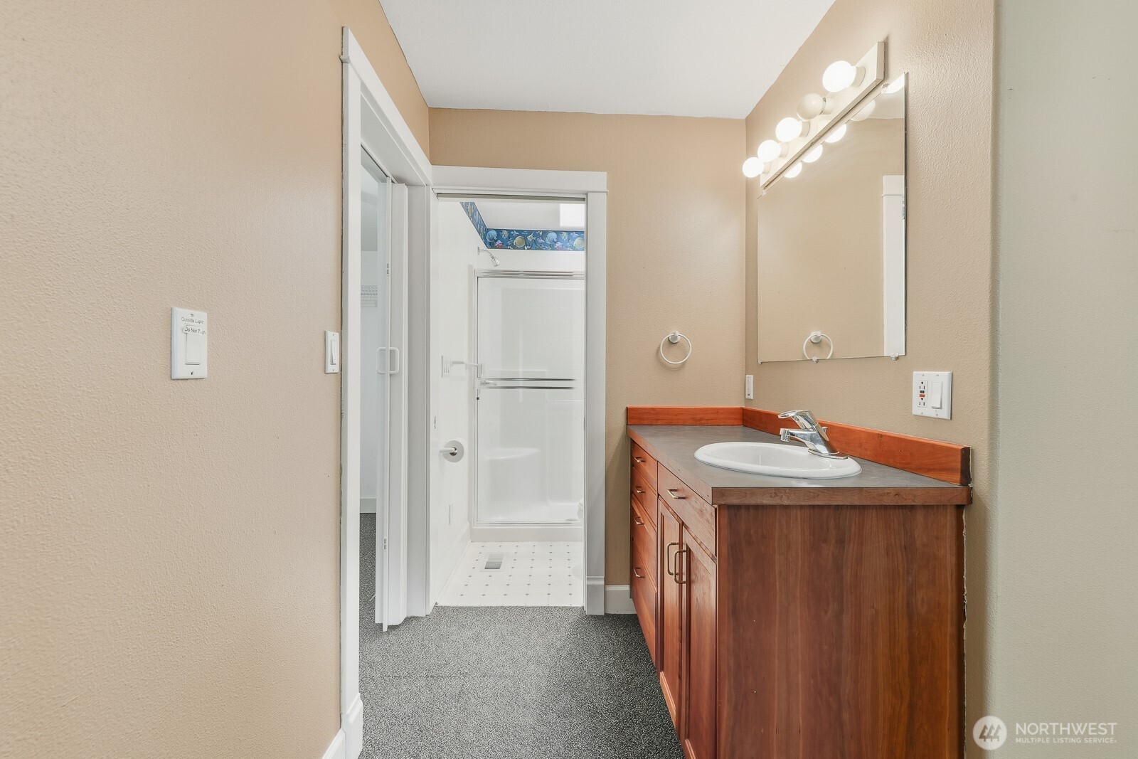 10516 E Riverside Drive , Bothell, WA 98011
