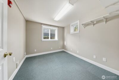 10516 E Riverside Drive , Bothell, WA 98011 - Photo 17