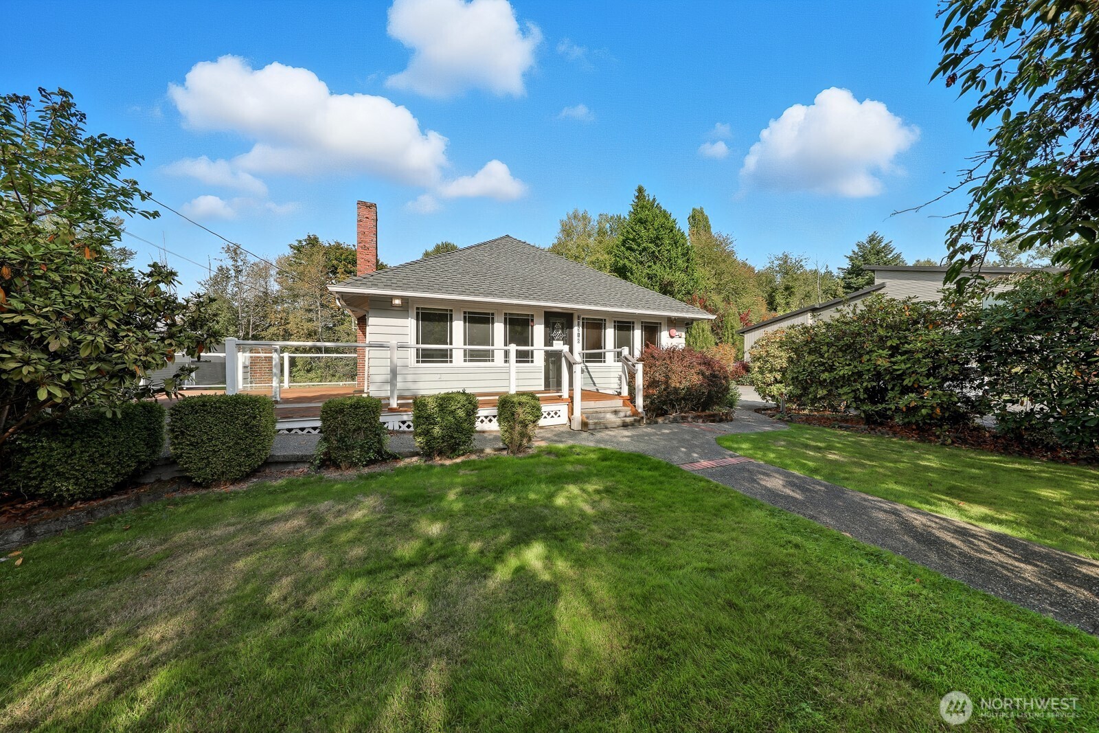 10516 E Riverside Drive , Bothell, WA 98011