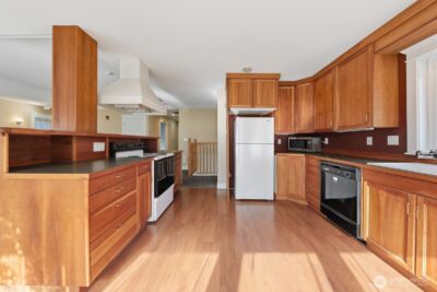 10516 E Riverside Drive , Bothell, WA 98011 - Photo 7