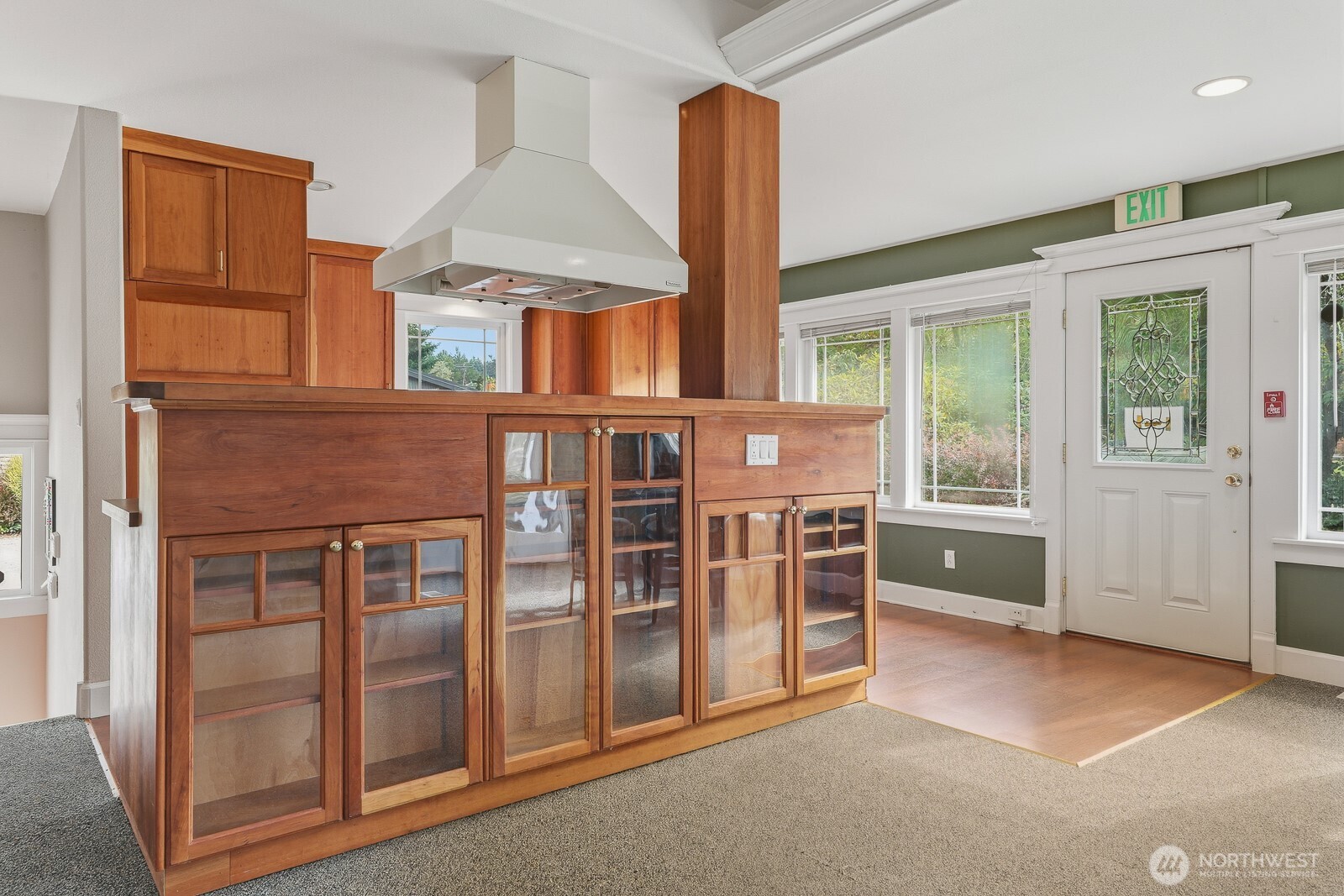 10516 E Riverside Drive , Bothell, WA 98011