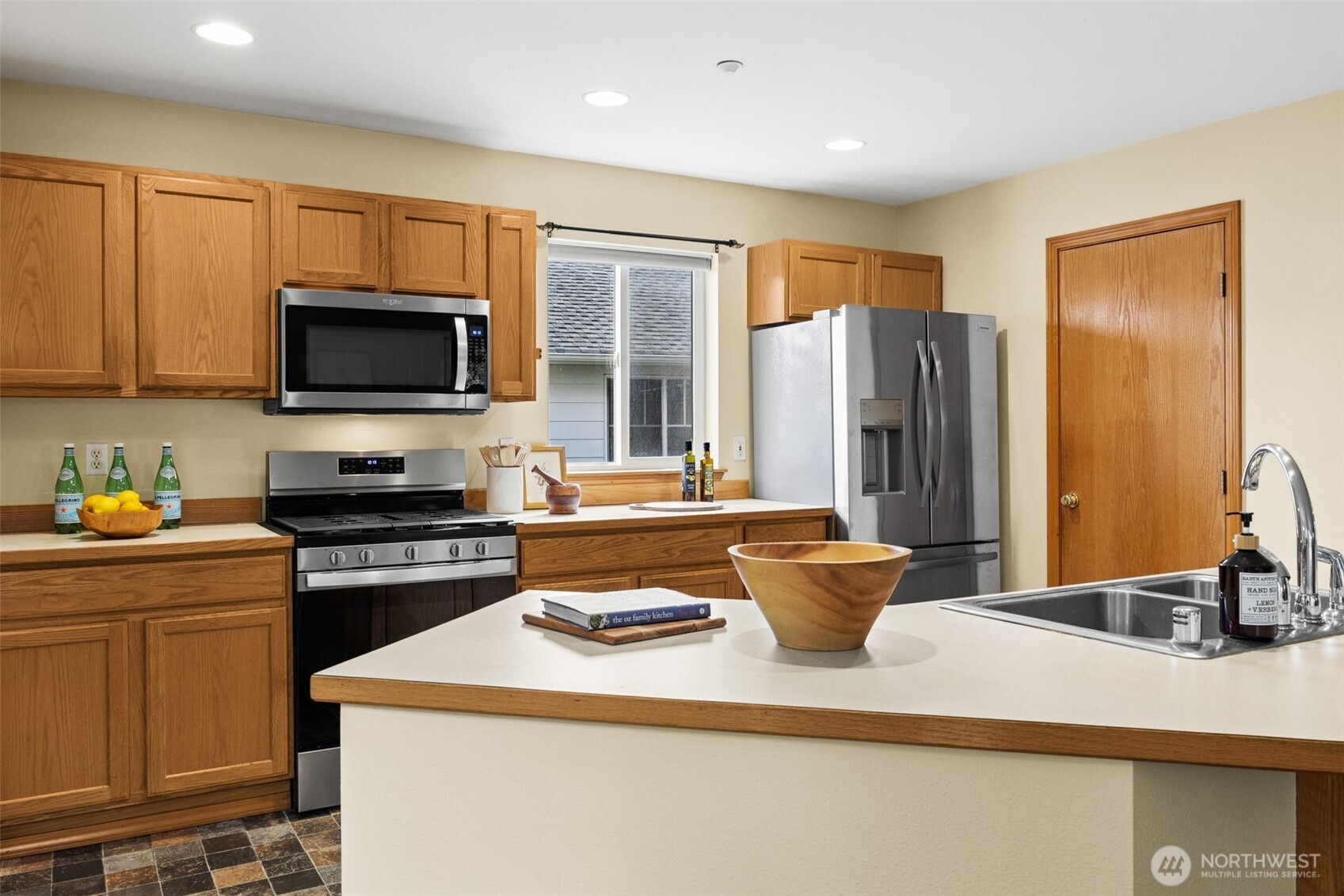 2245 McDonald Avenue , Dupont, WA 98327