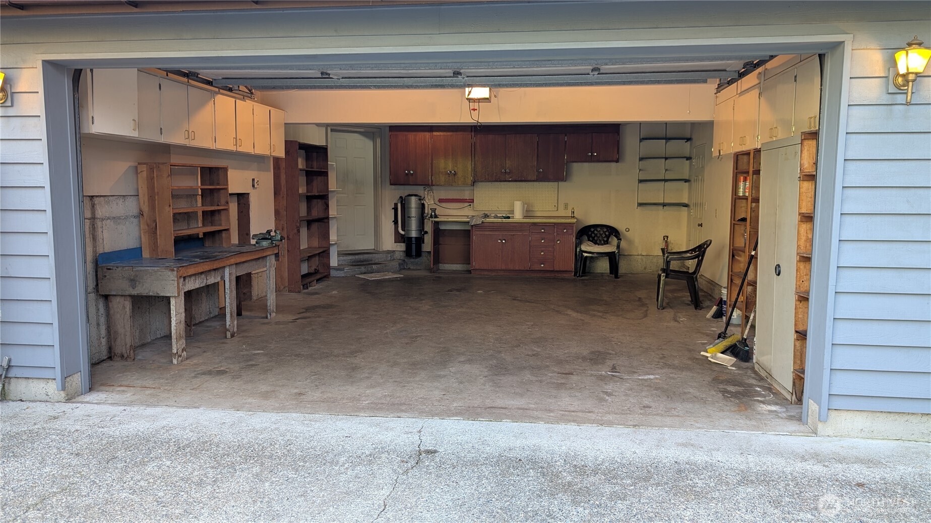 16827 41st Street E, Lake Tapps, WA 98391