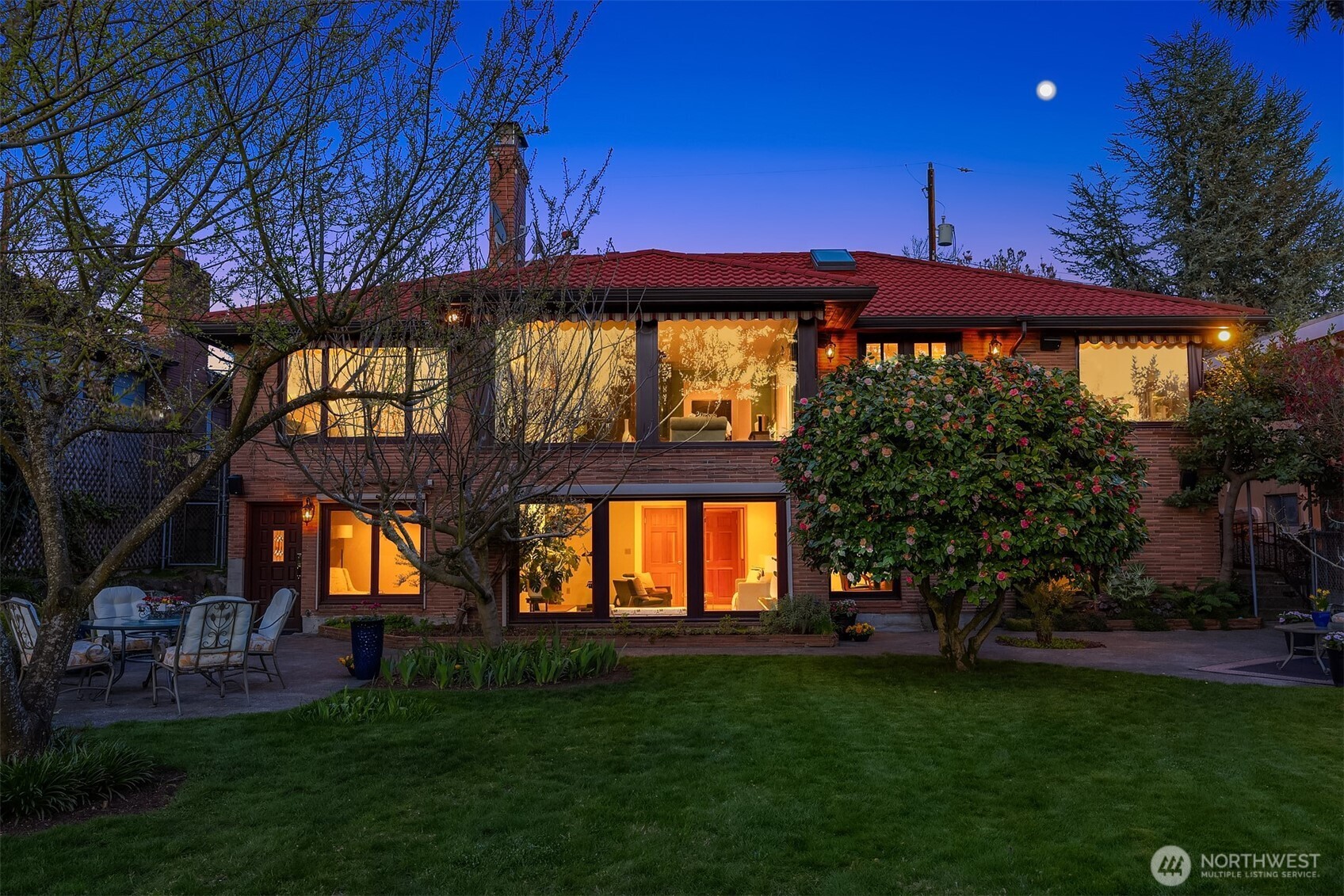 12715 Palatine Avenue N, Seattle, WA 98133