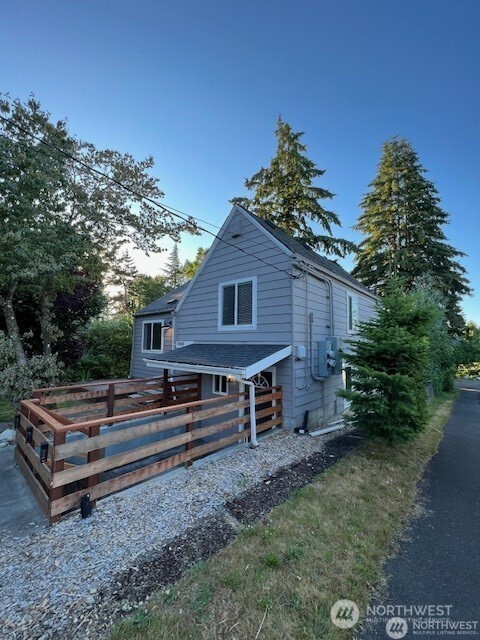 1448 17th Street , Bremerton, WA 98337-1372