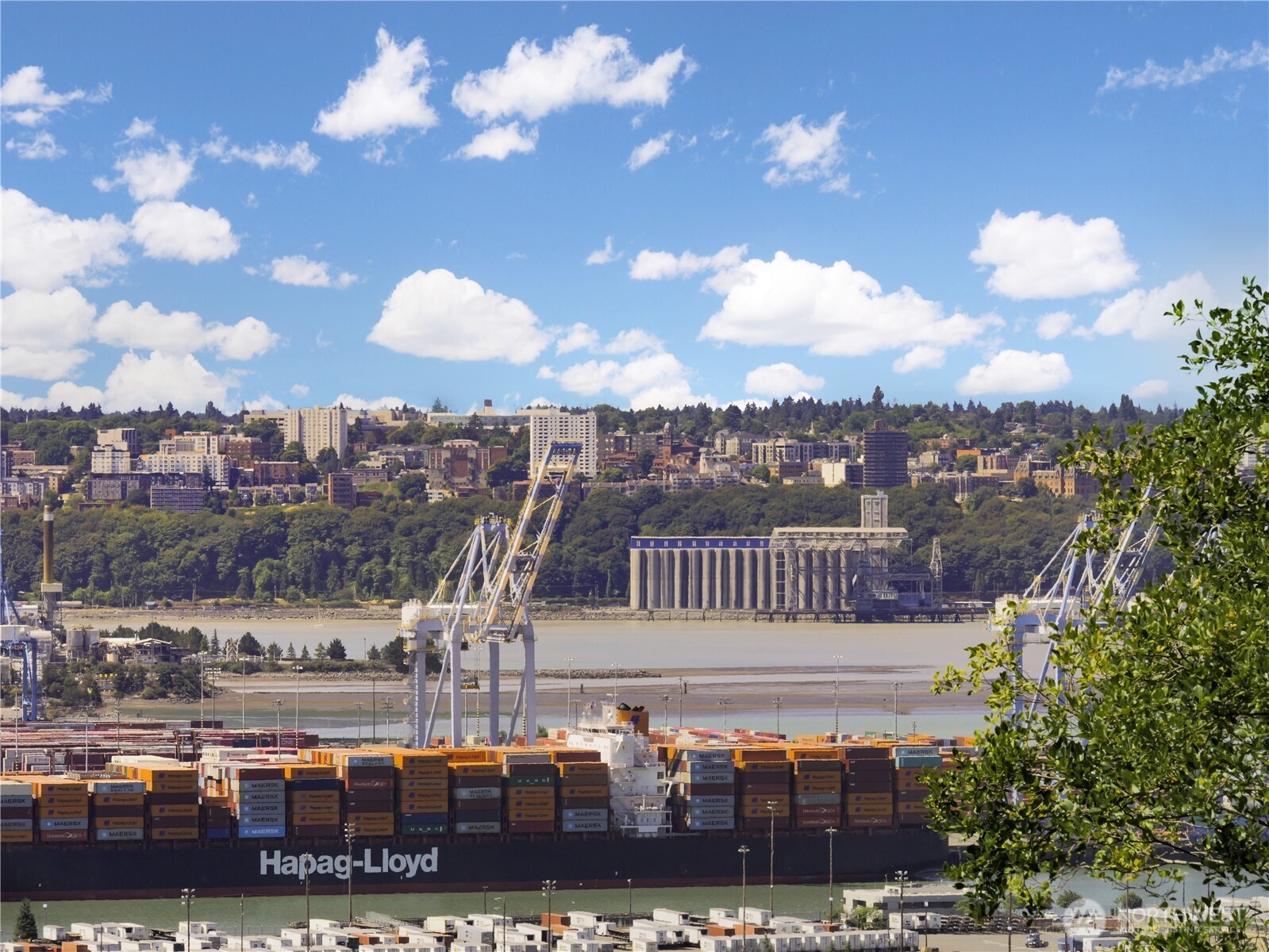 2910 44th Avenue NE, Tacoma, WA 98422