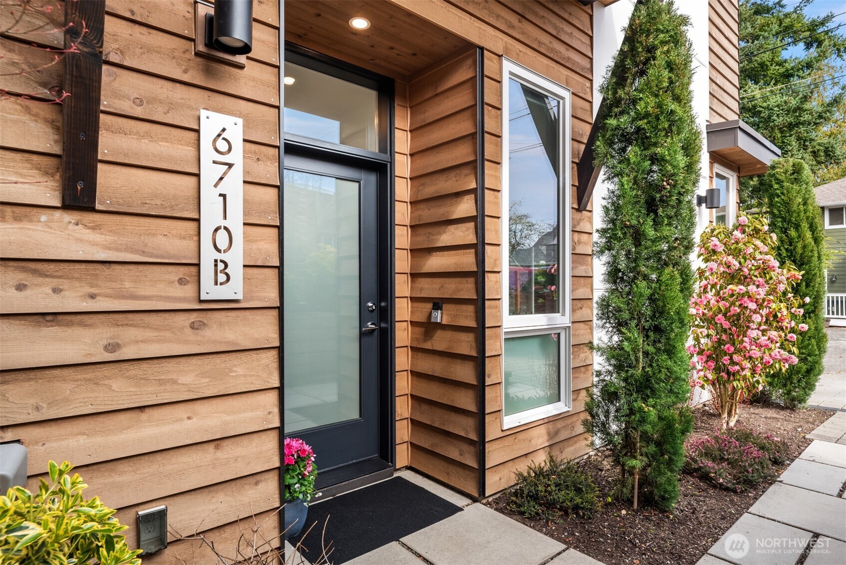 6710 36th Avenue SW #B, Seattle, WA 98126