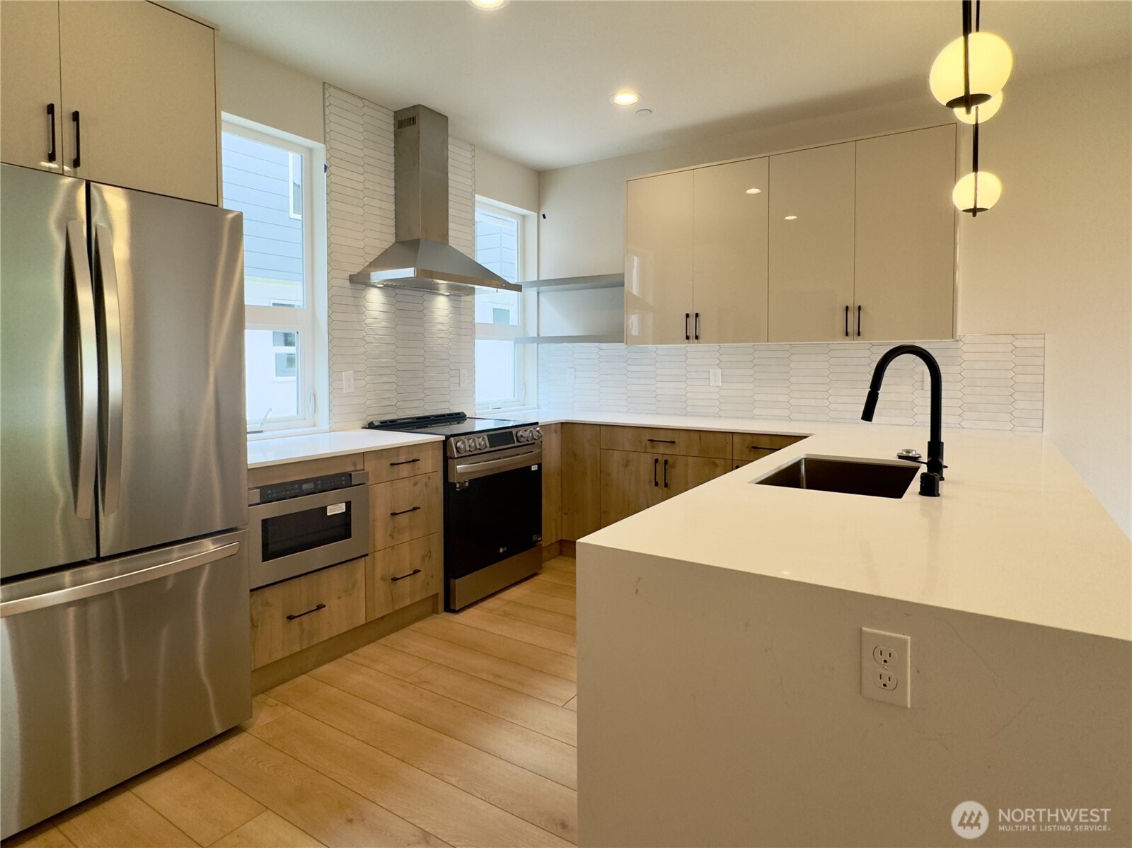 6945 42nd Avenue S, Seattle, WA 98118