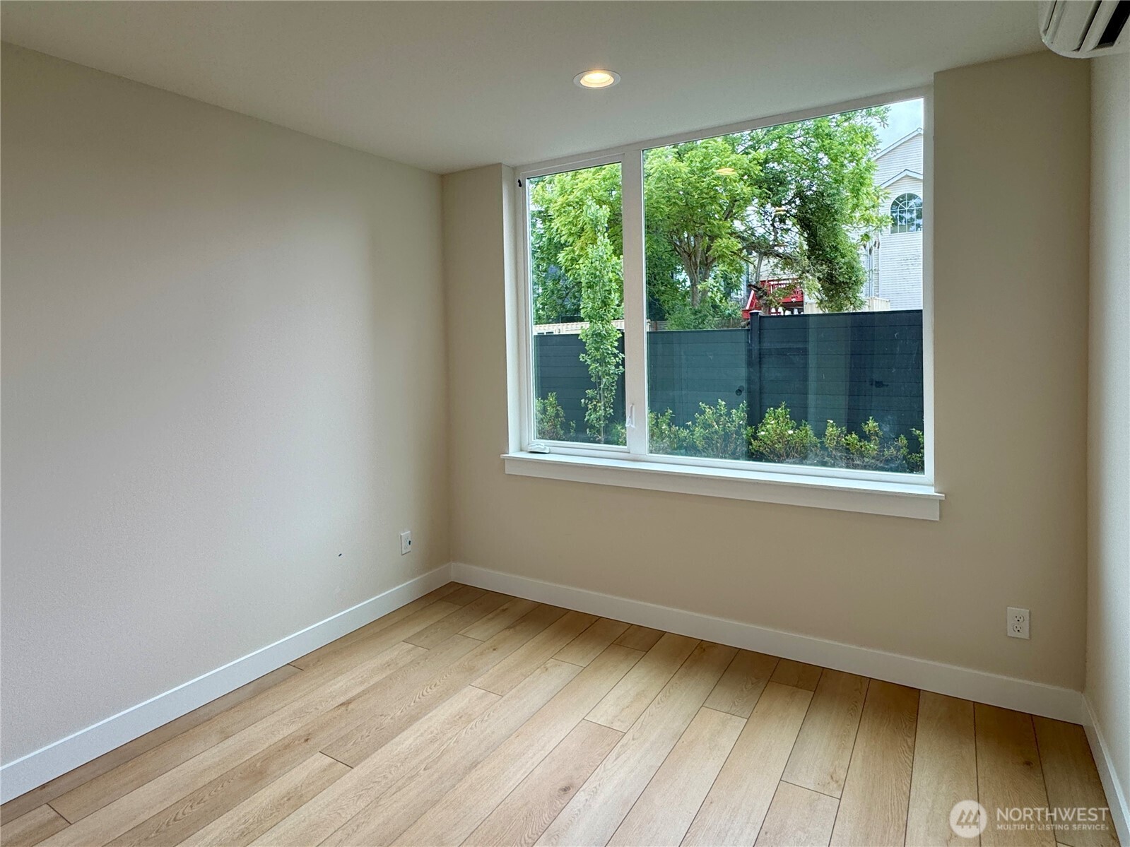 6945 42nd Avenue S, Seattle, WA 98118