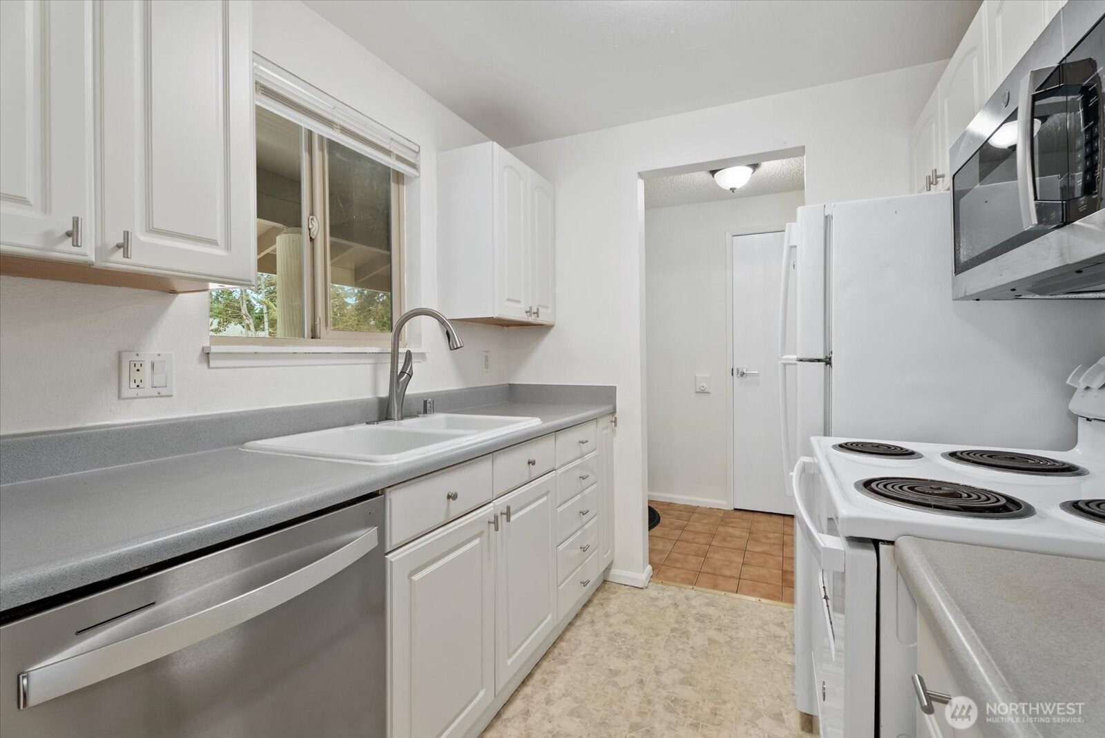 14130 SE 17 Place #C3, Bellevue, WA 98007