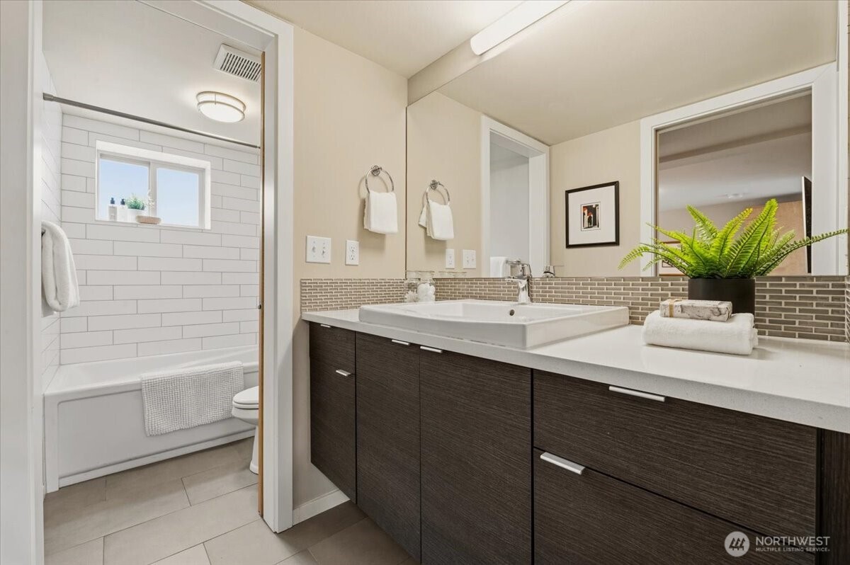 711 N 97th Street , Seattle, WA 98103