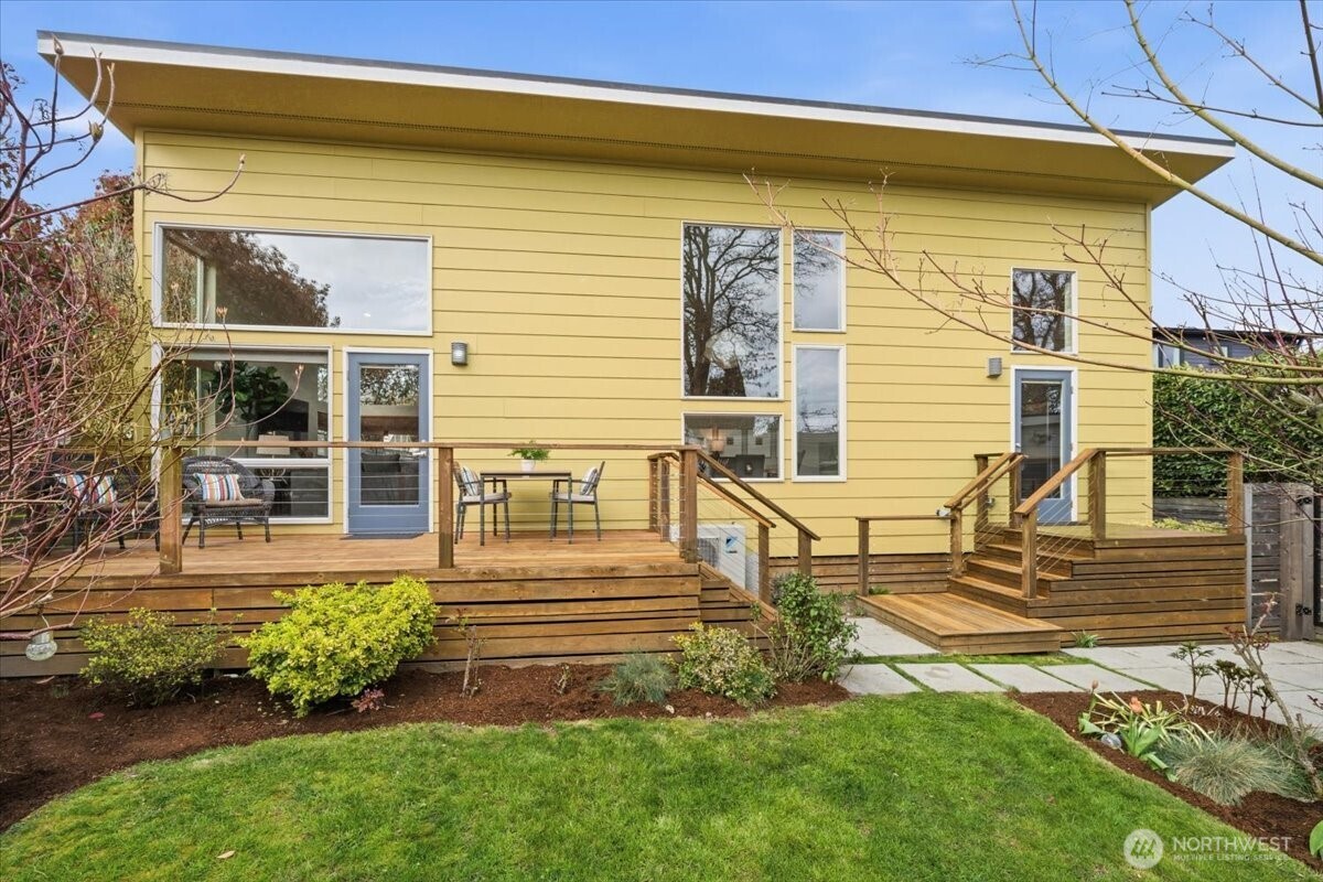 711 N 97th Street , Seattle, WA 98103