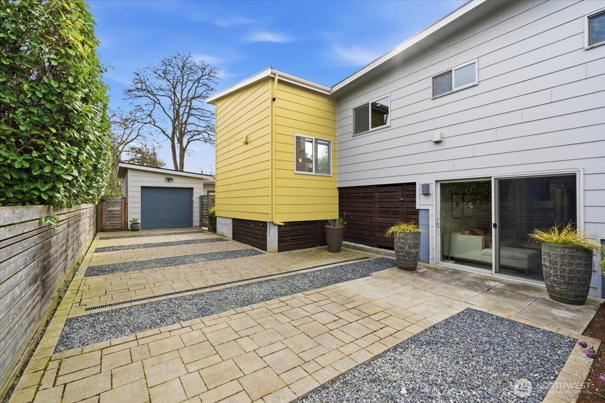 711 N 97th Street , Seattle, WA 98103