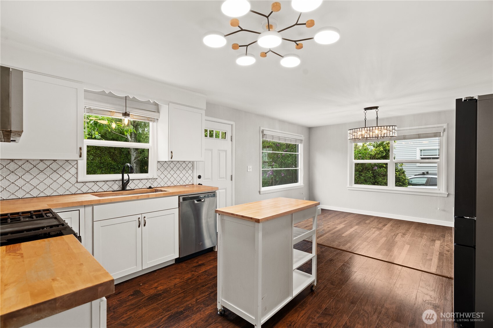 6630 S Warner Street , Tacoma, WA 98409