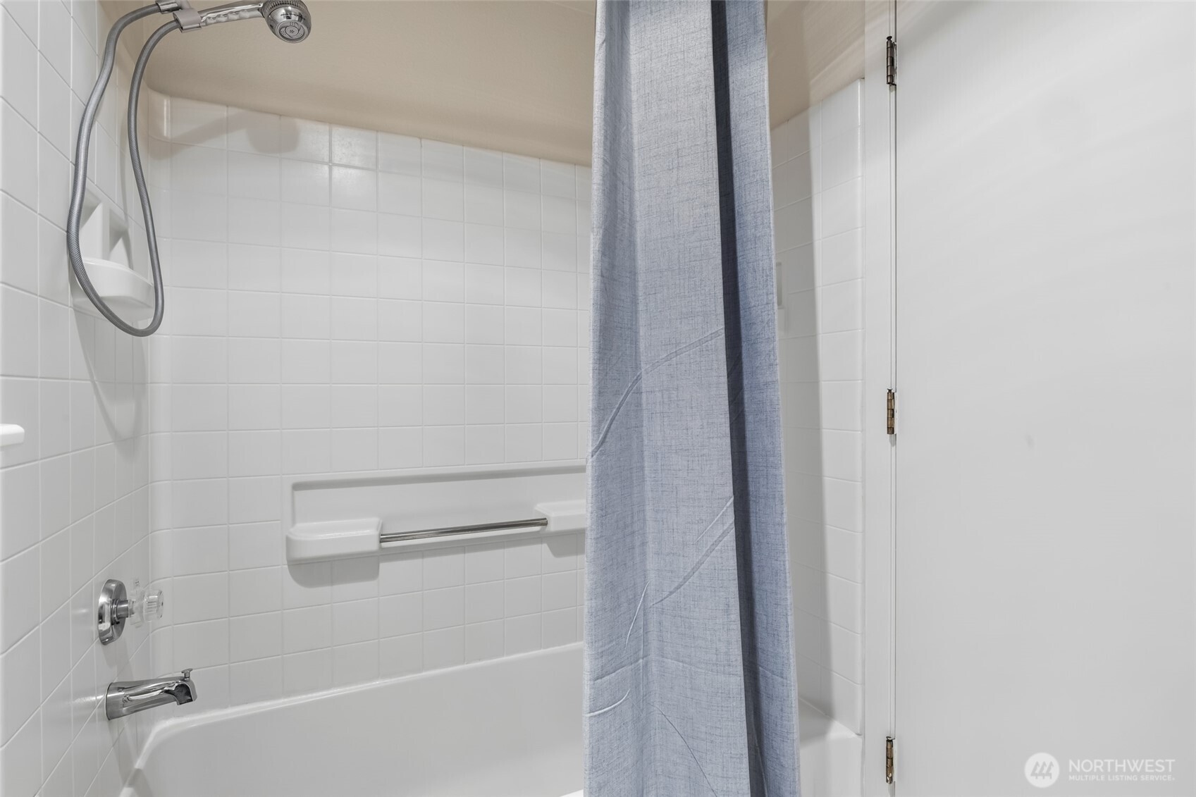 12611 109th Court NE #J302, Kirkland, WA 98034