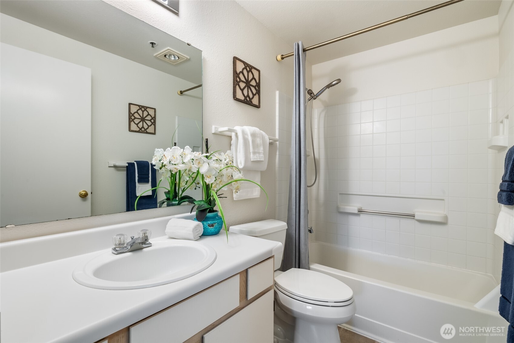 12611 109th Court NE #J302, Kirkland, WA 98034