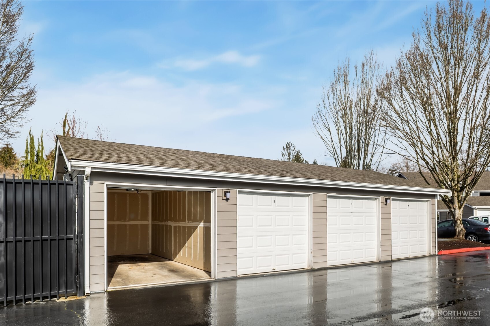 12611 109th Court NE #J302, Kirkland, WA 98034