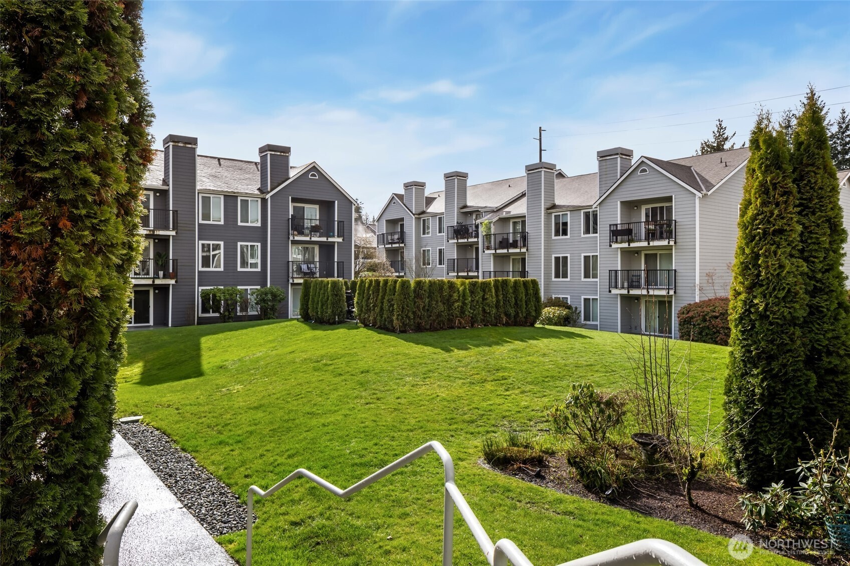 12611 109th Court NE #J302, Kirkland, WA 98034