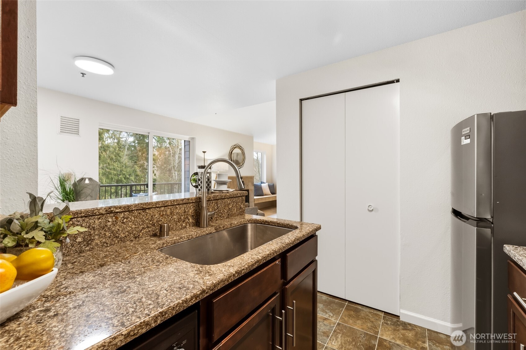 12611 109th Court NE #J302, Kirkland, WA 98034