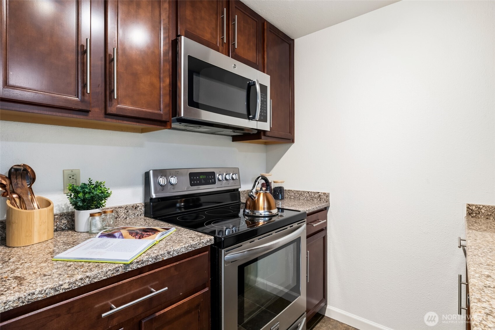 12611 109th Court NE #J302, Kirkland, WA 98034