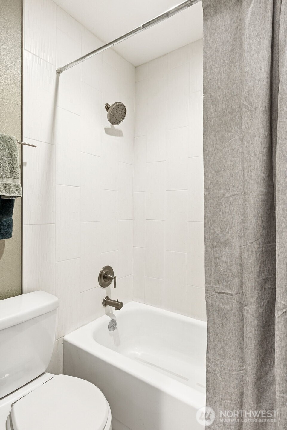 6547 42nd Avenue SW #205, Seattle, WA 98136