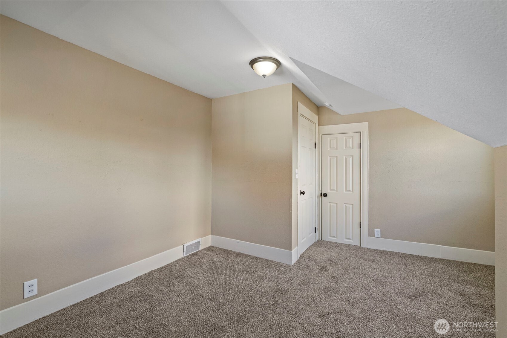 714 st G , Centralia, WA 98531