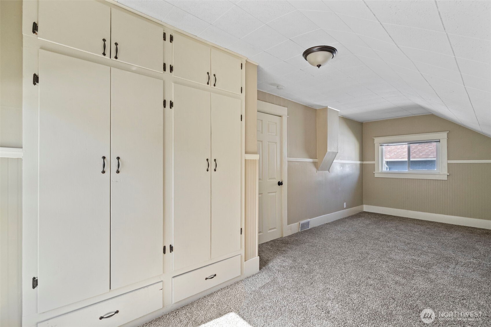 714 st G , Centralia, WA 98531